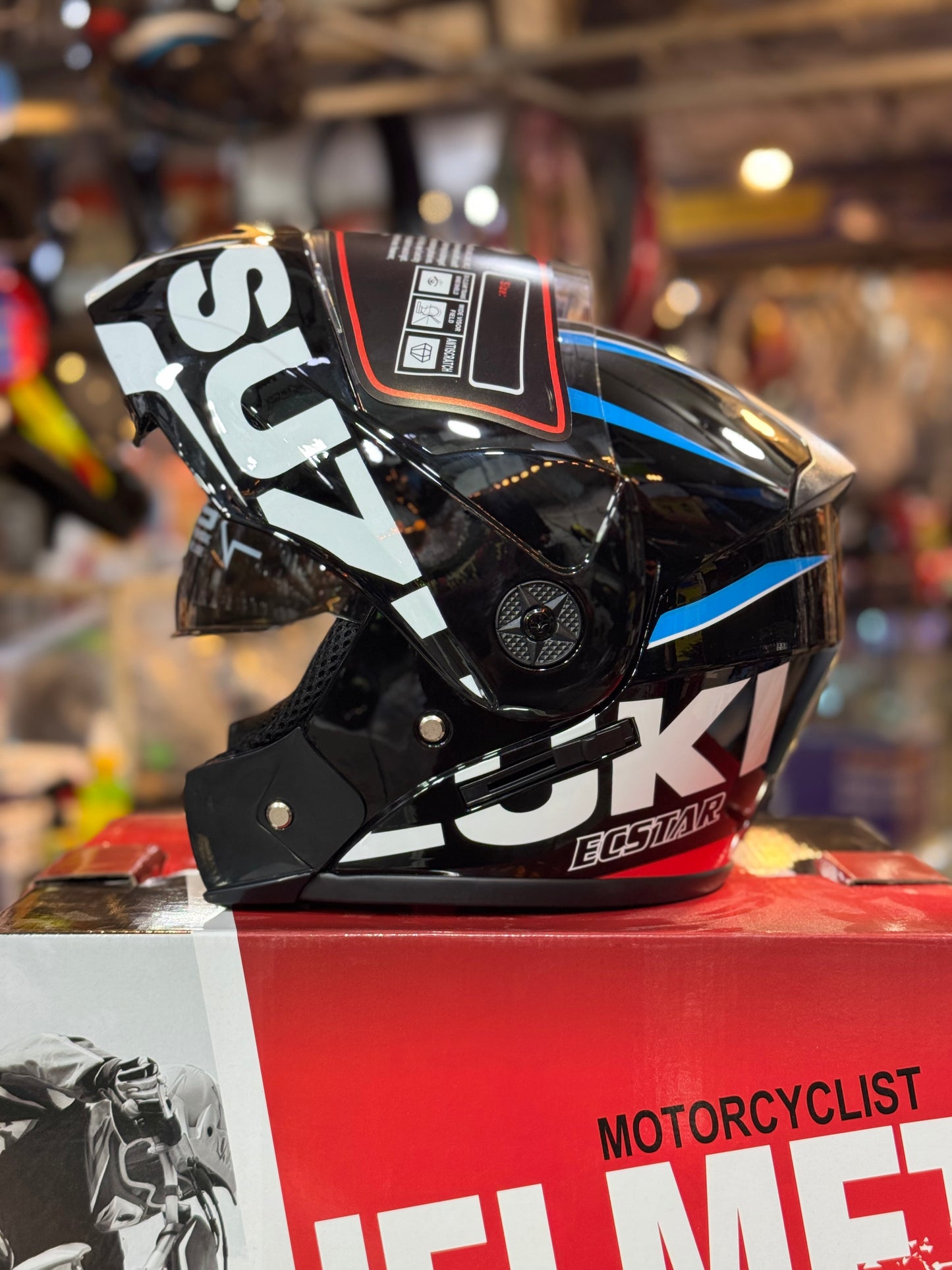 Suzuki  Flip up helmet Duel visor washable Padds nonreflection visor