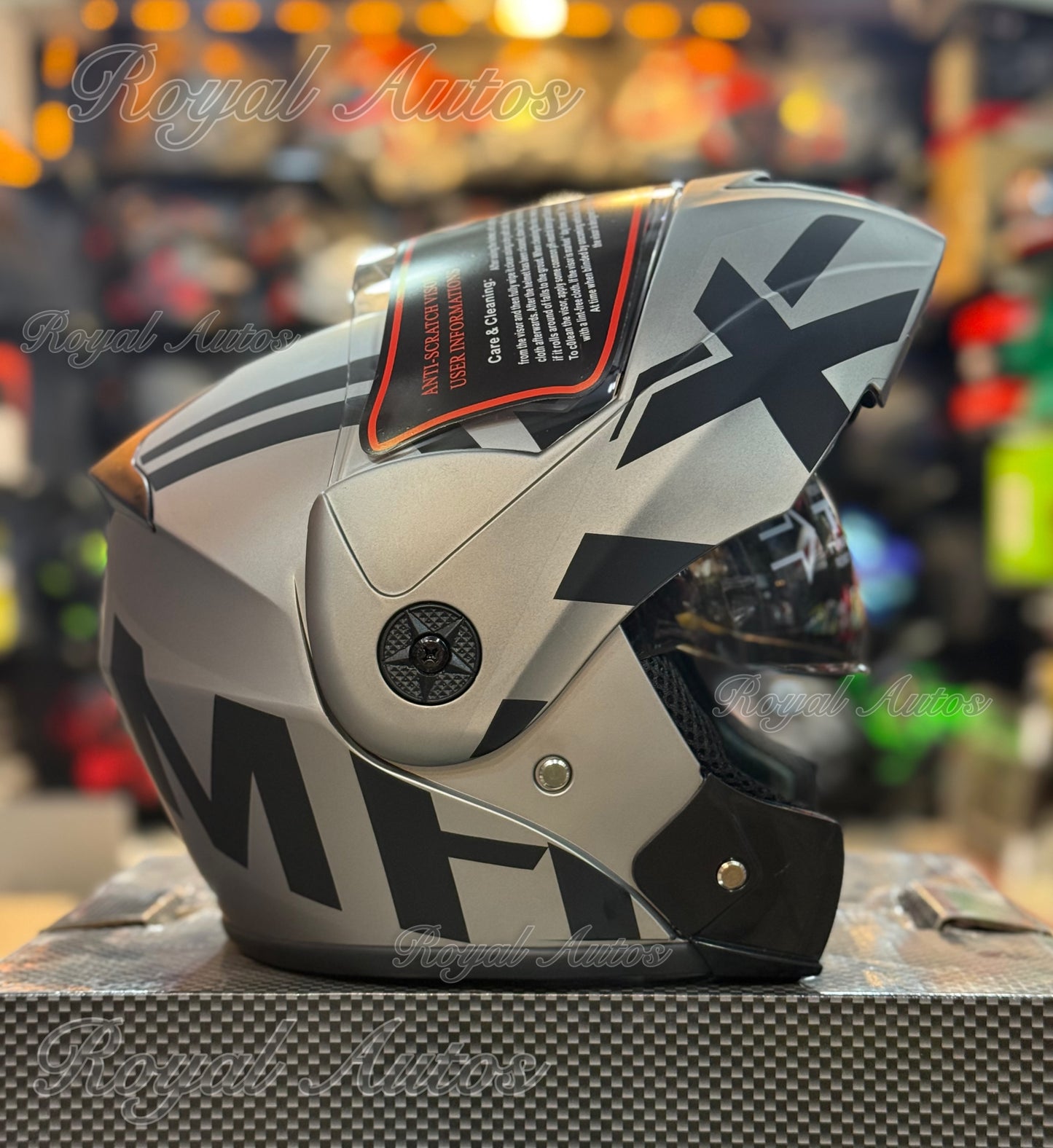 Nice Flip up helmet Duel visor washable Padds nonreflection visor
