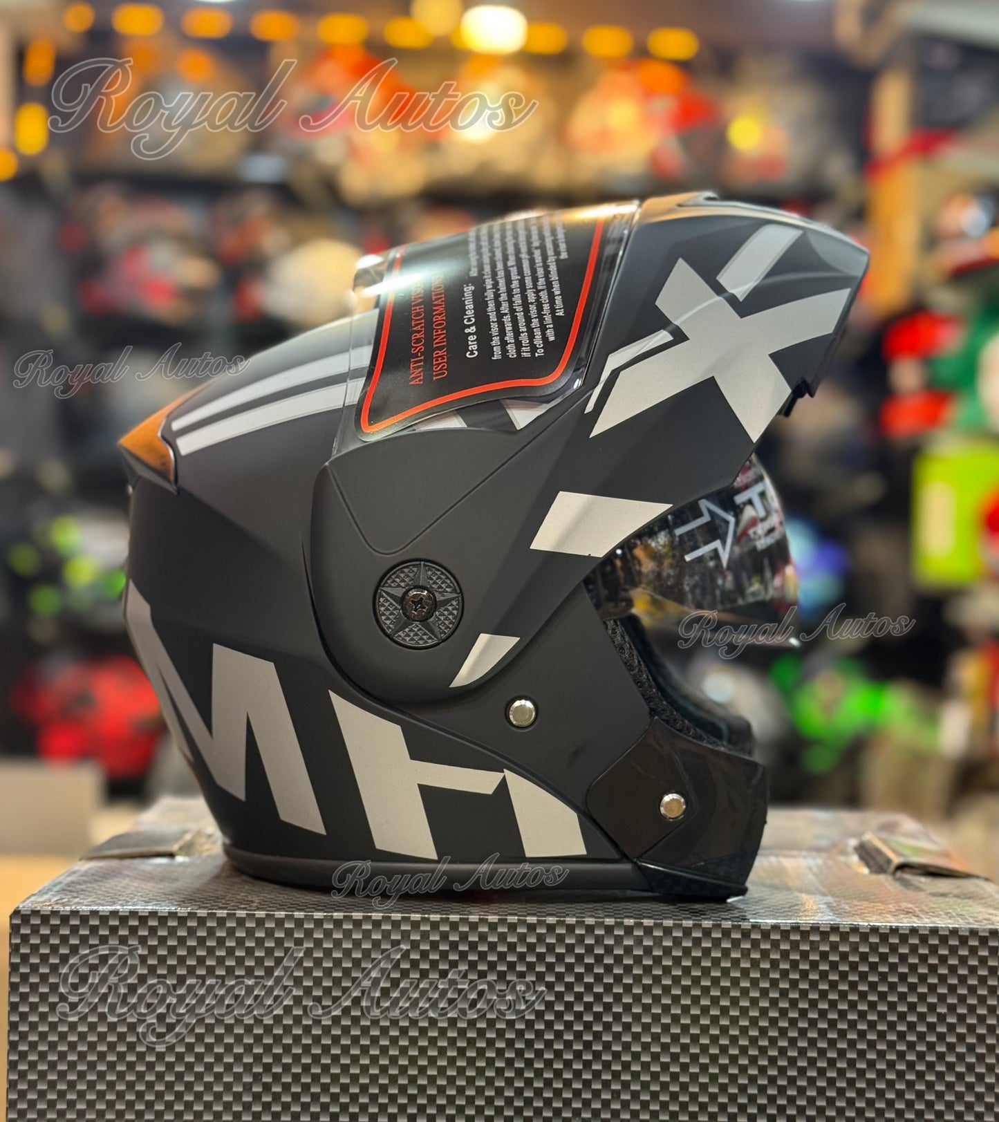 Nice Flip up helmet Duel visor washable Padds nonreflection visor
