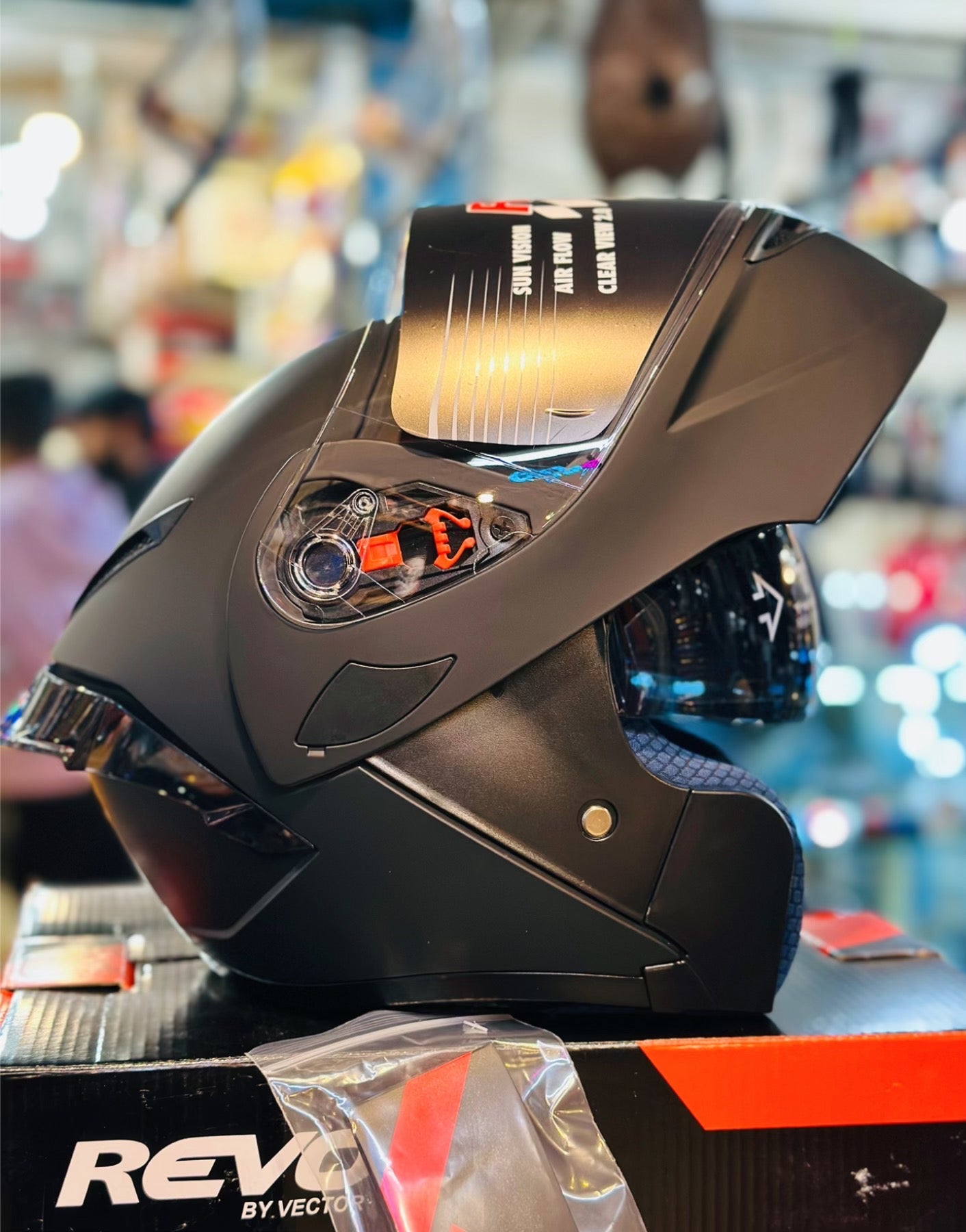 Revo VT 259 DOT  certified washable padding Duel visor
