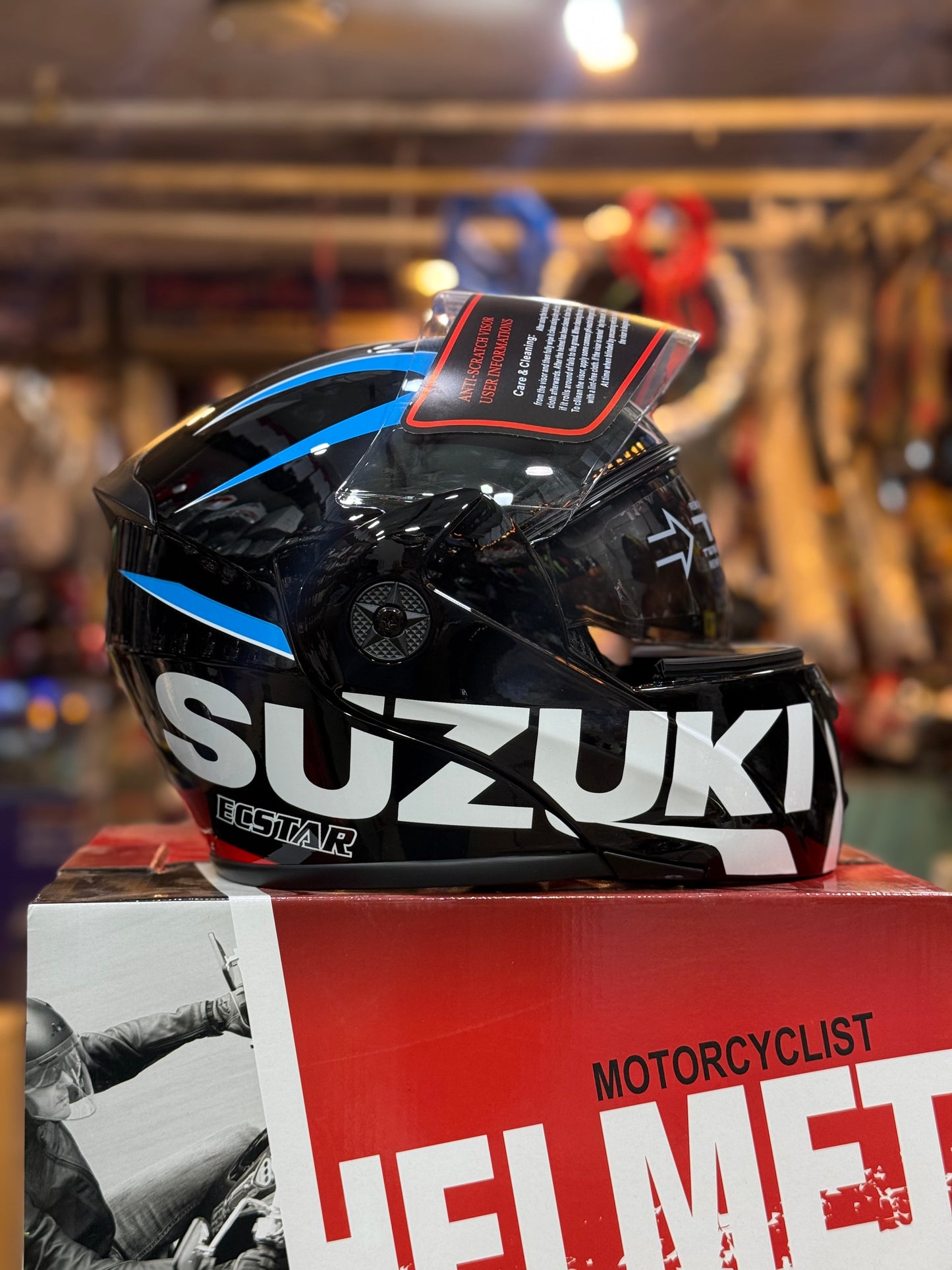 Suzuki  Flip up helmet Duel visor washable Padds nonreflection visor