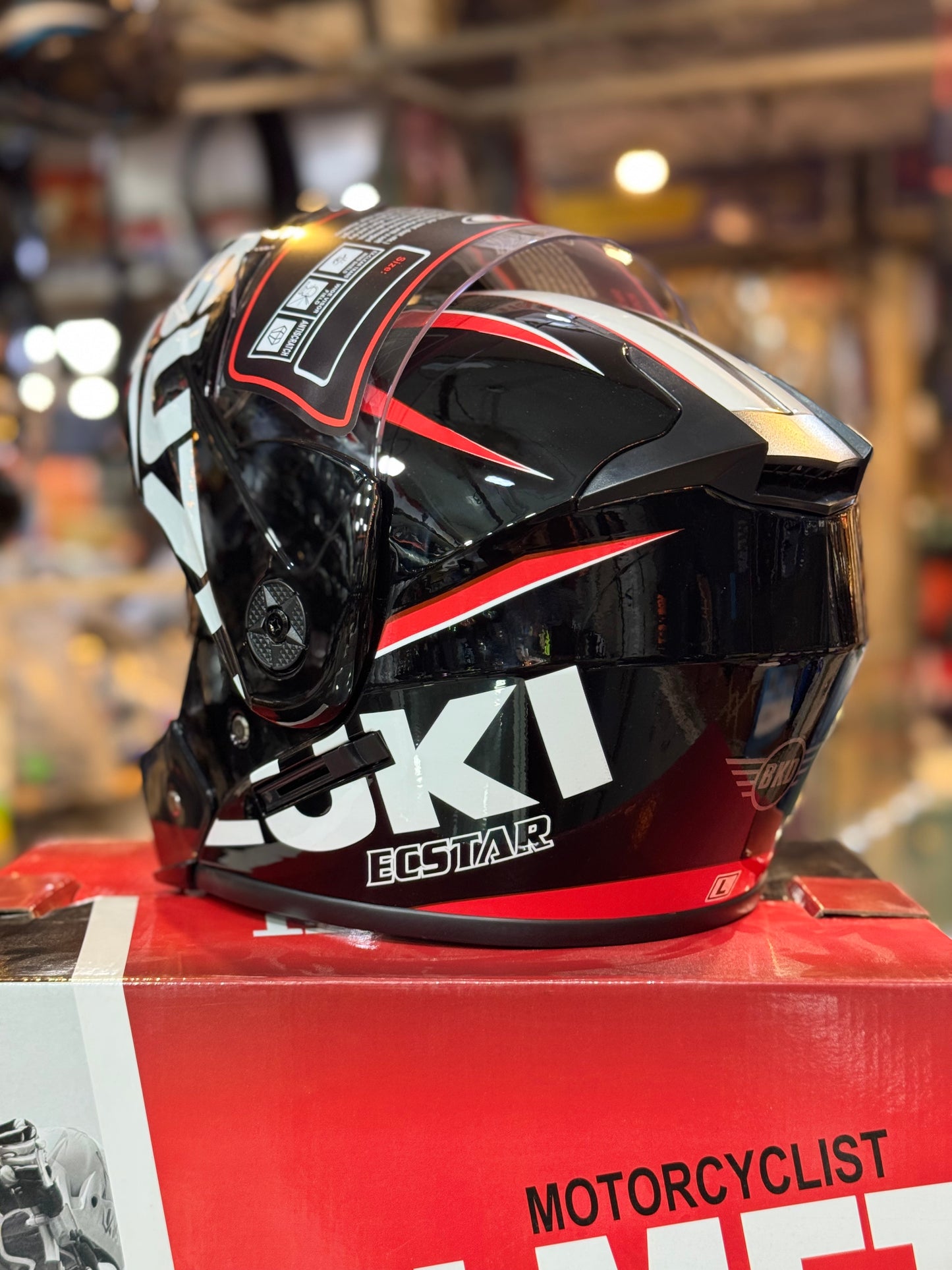 Suzuki  Flip up helmet Duel visor washable Padds nonreflection visor