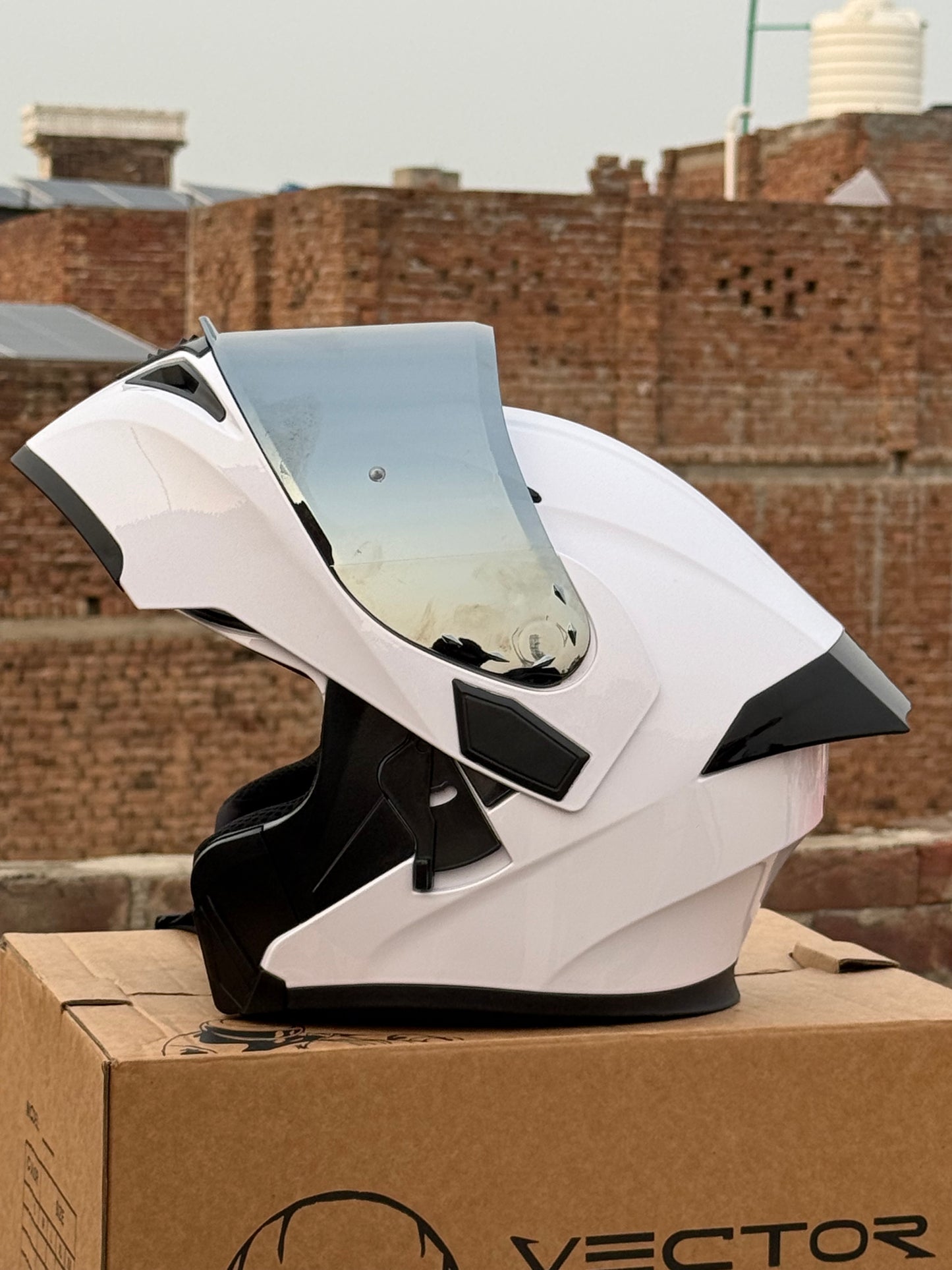 Vector 254 Prime white with Polarise Visor  DOT certified Helmet Modular helmet