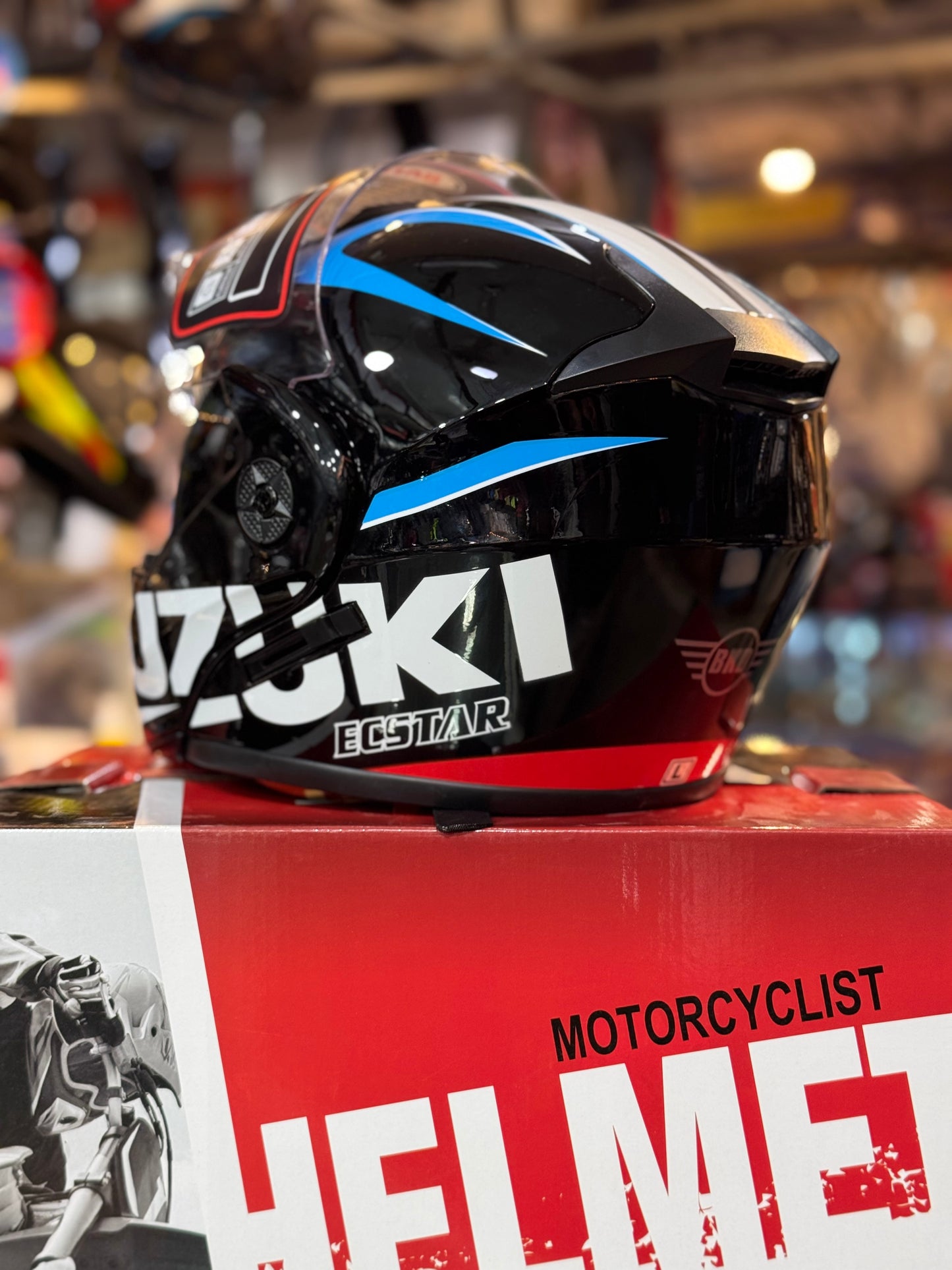 Suzuki  Flip up helmet Duel visor washable Padds nonreflection visor