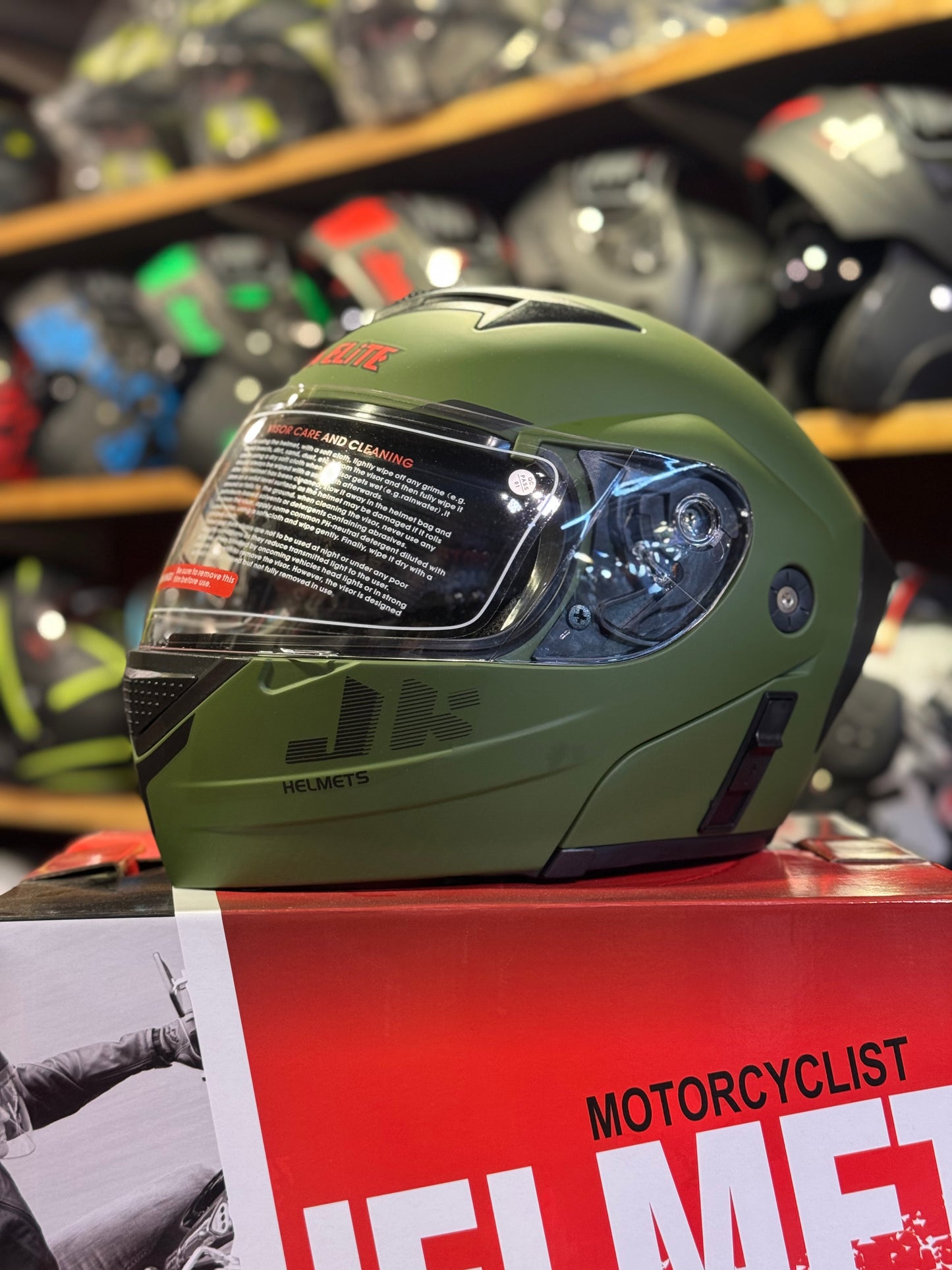 Jiekai jK111 – DOT Certified – Flip Up – Dual Visor – Built In Spoiler – Ventilation