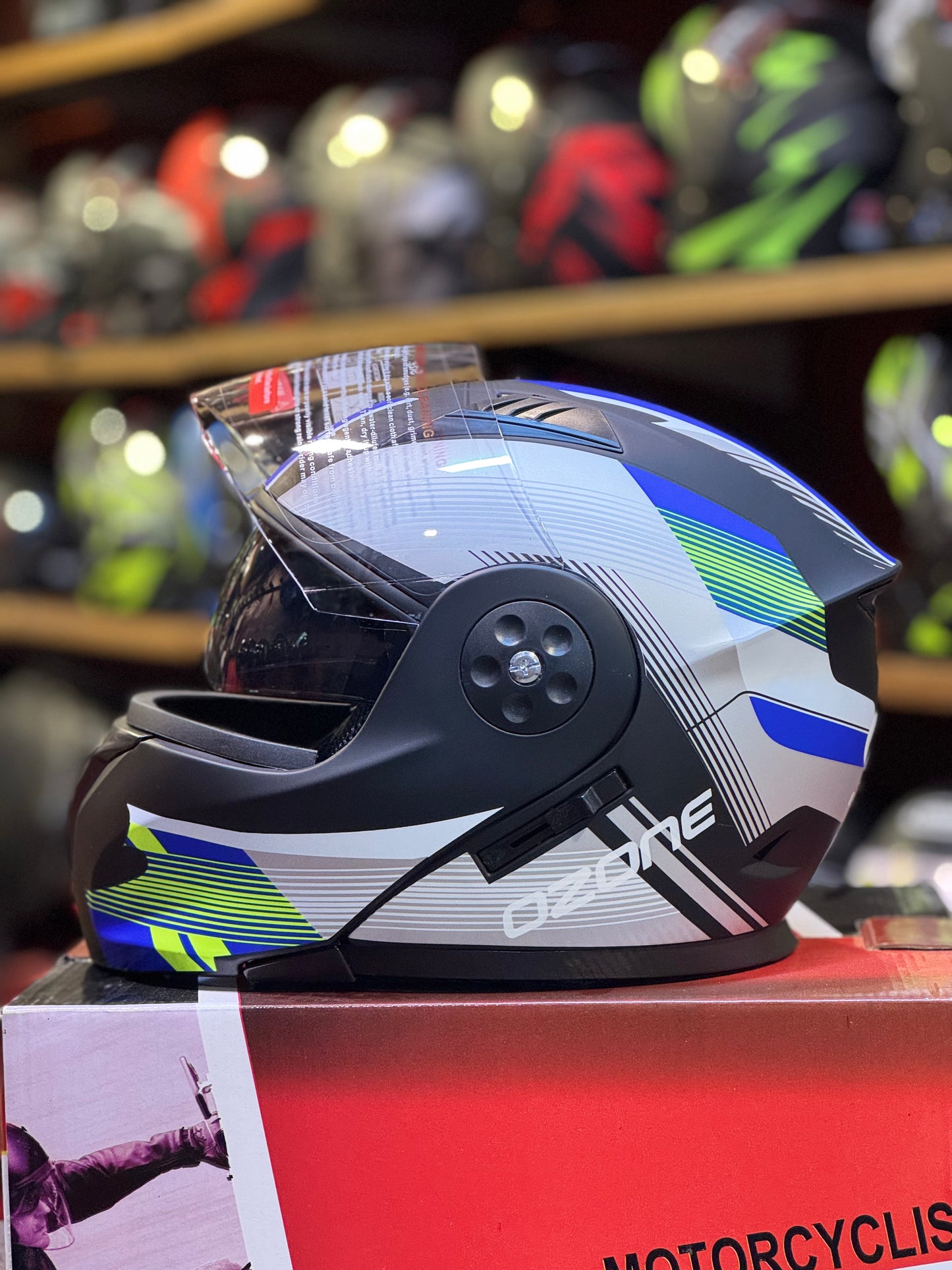 Ozone Flip up Helmet Duel Vios & washable padding unbreakable