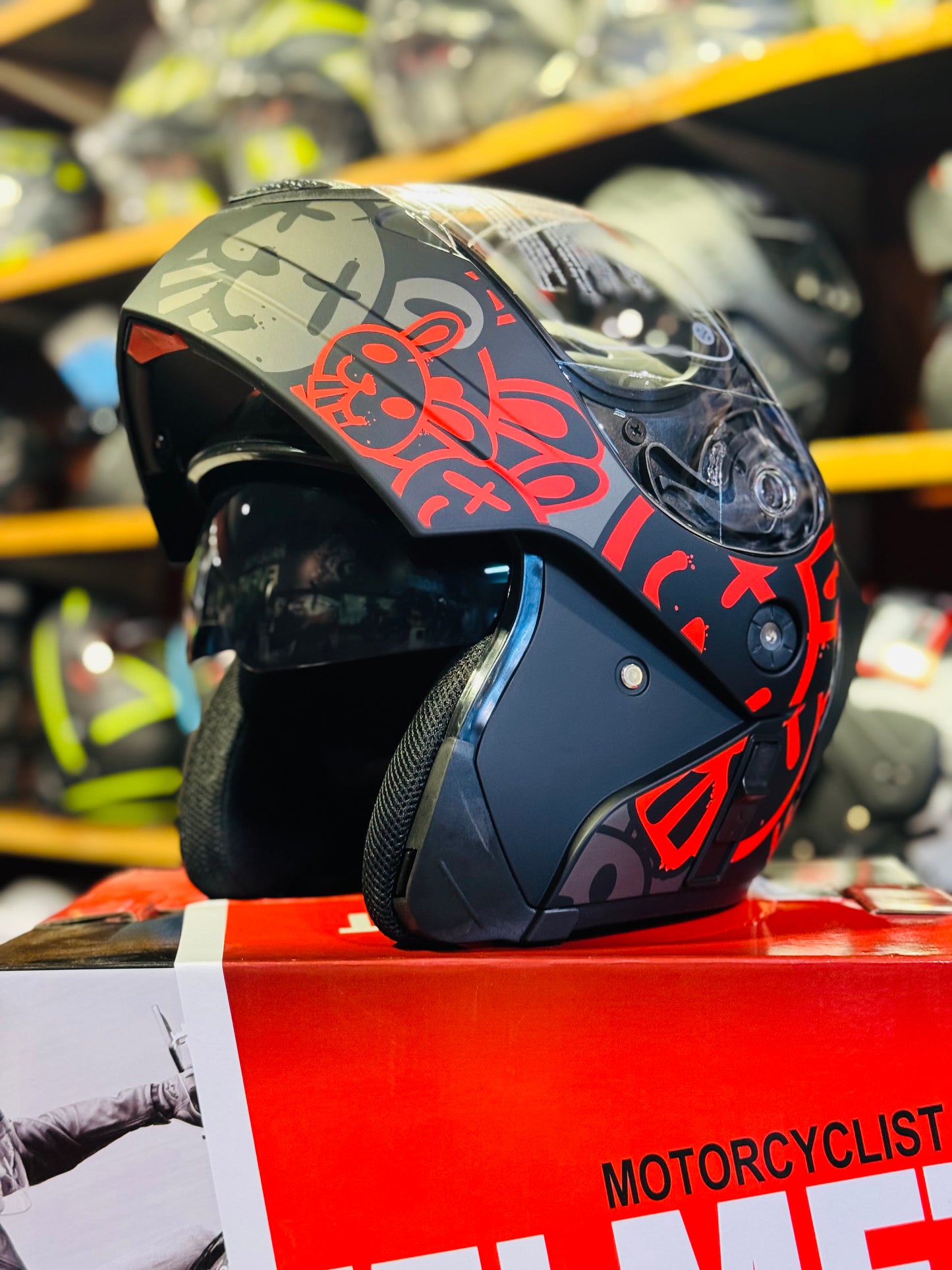 Jiekai jK111 – DOT Certified – Flip Up – Dual Visor – Built In Spoiler – Ventilation