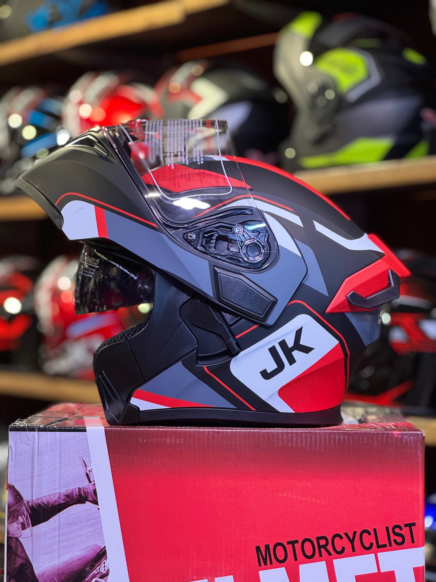 Jiekai JK 902 with Waterproof Bluetooth  – DOT Certified – Flip Up – Dual Visor – Built In Spoiler – Ventilation – Bluetooth Ready