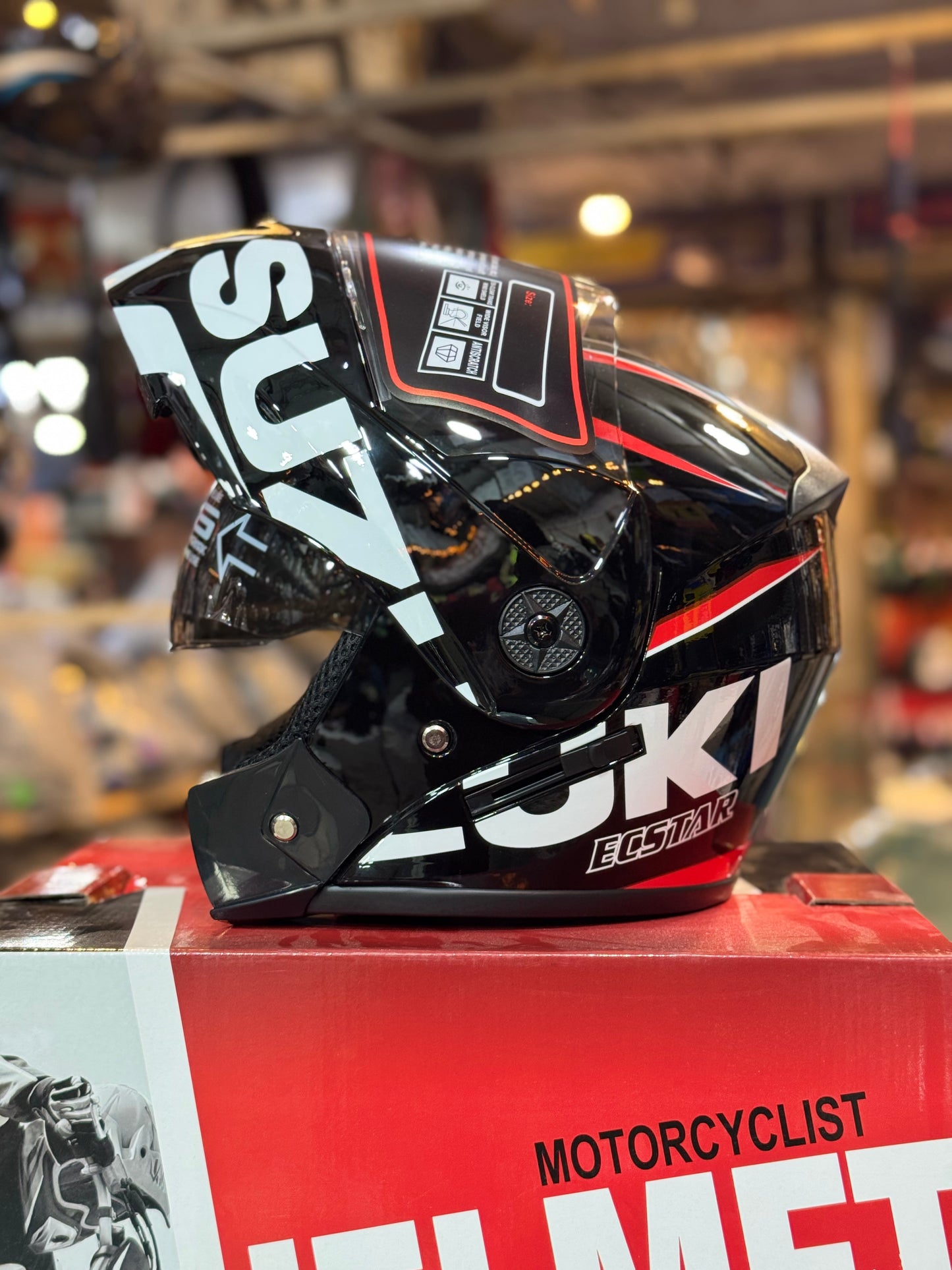 Suzuki  Flip up helmet Duel visor washable Padds nonreflection visor