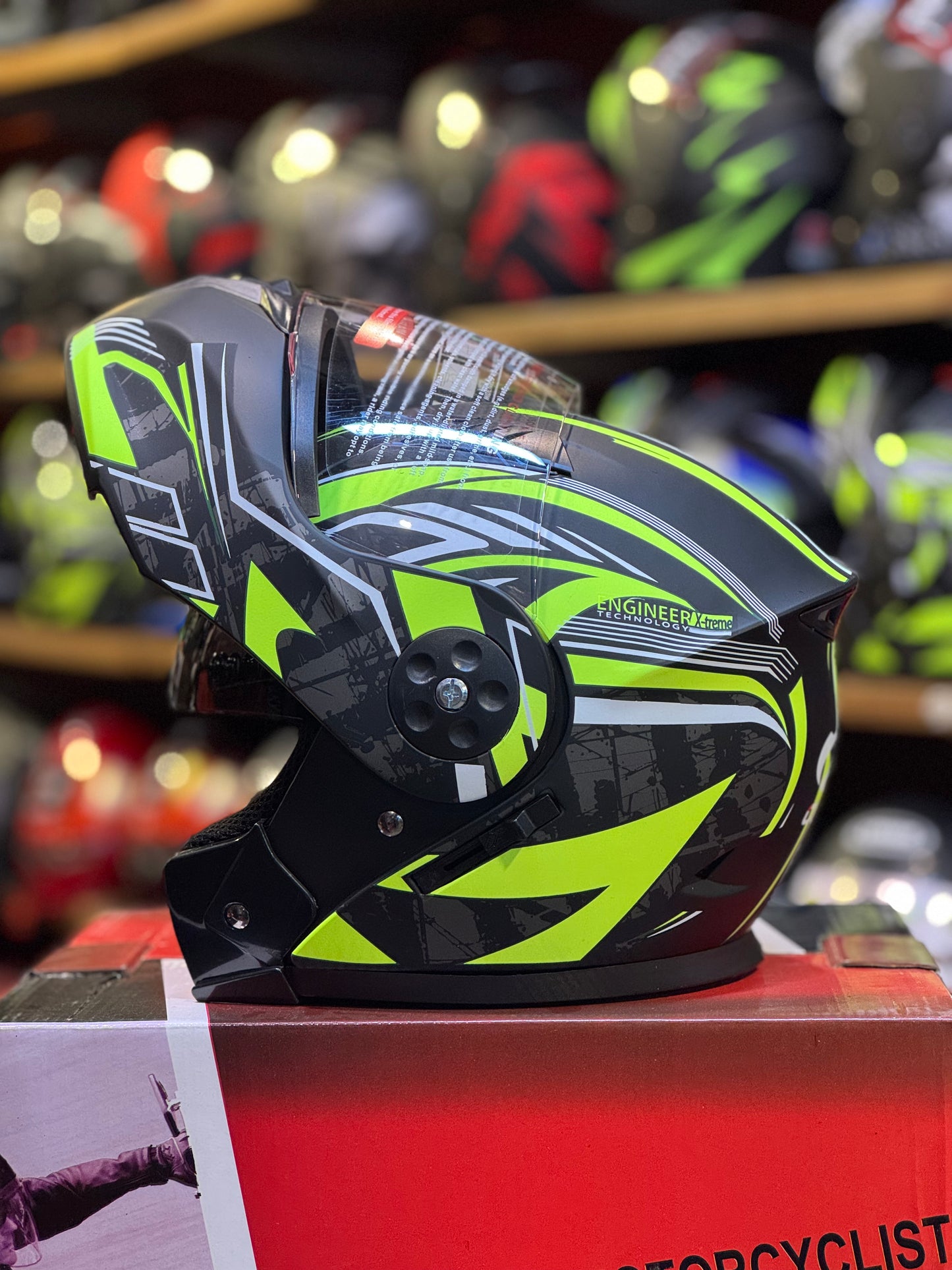 Ozone Flip up Helmet Duel Vios & washable padding unbreakable