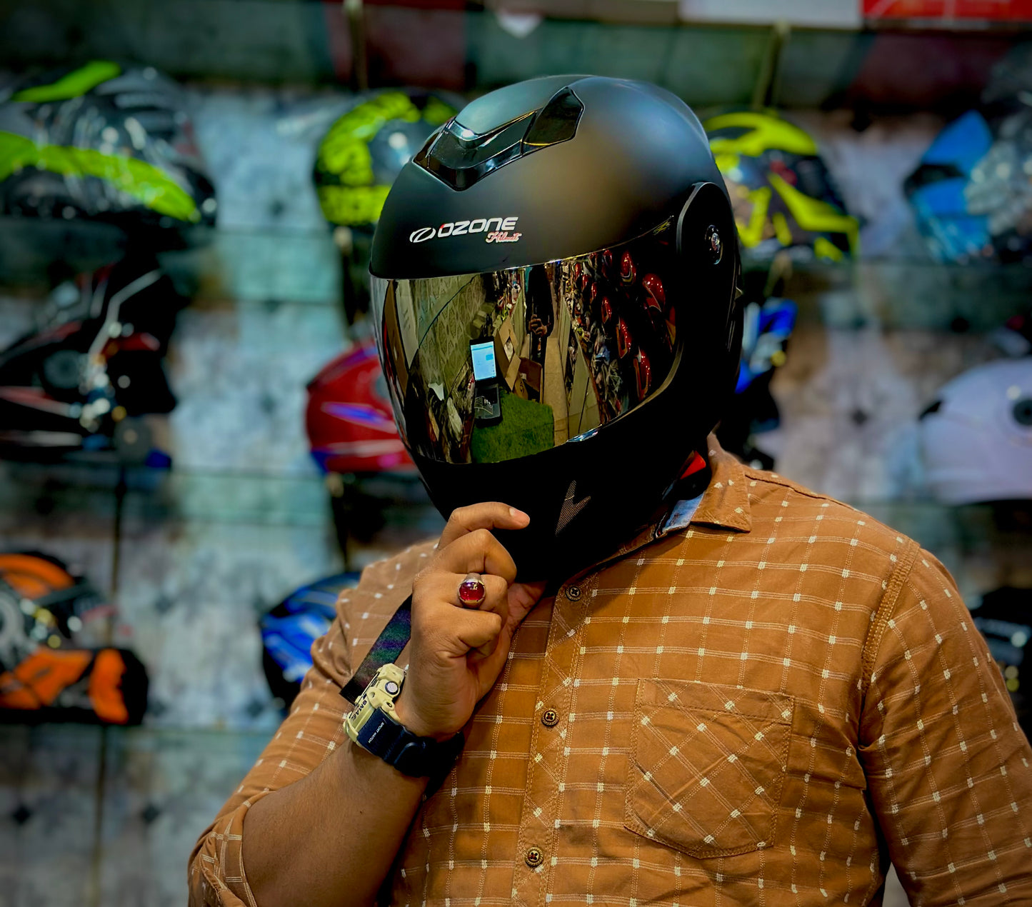 Vector Matt black In chrome glass , Duel visor , washable padding , unbreakable Helmet