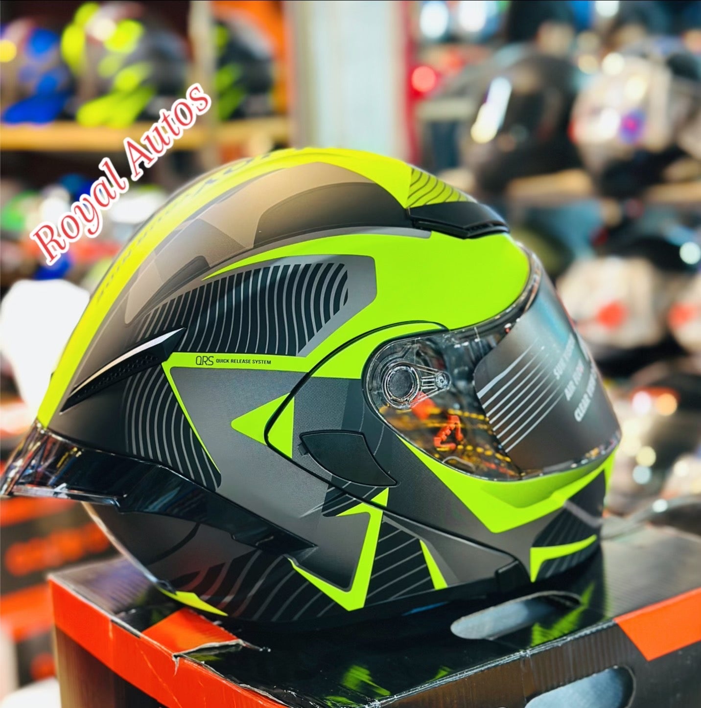 Revo VT 259 DOT  certified washable padding Duel visor
