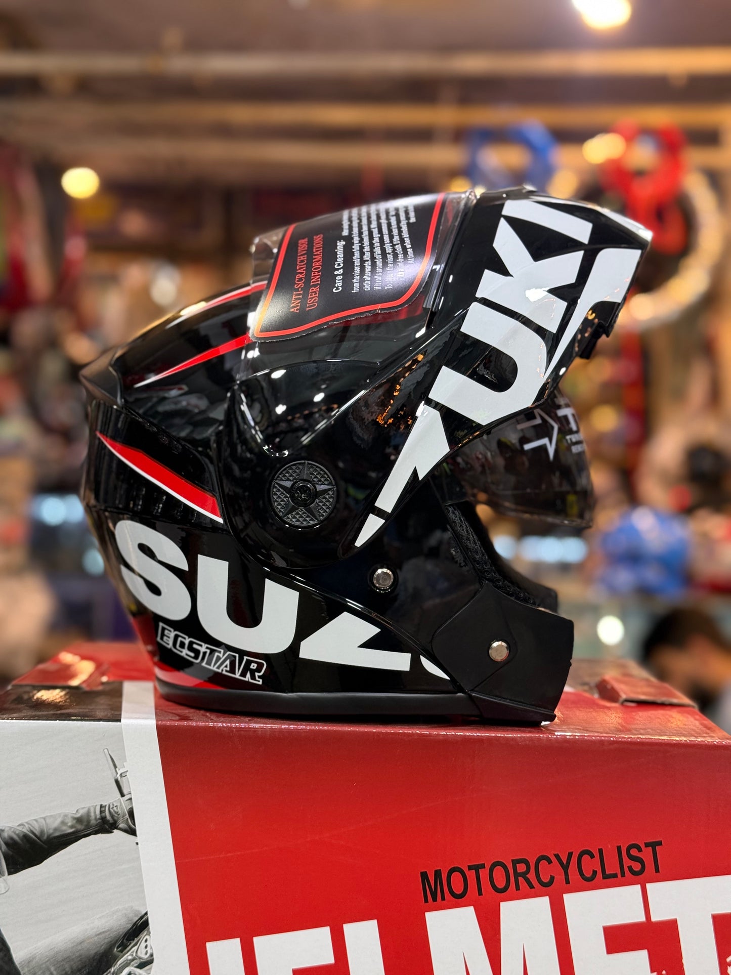 Suzuki  Flip up helmet Duel visor washable Padds nonreflection visor