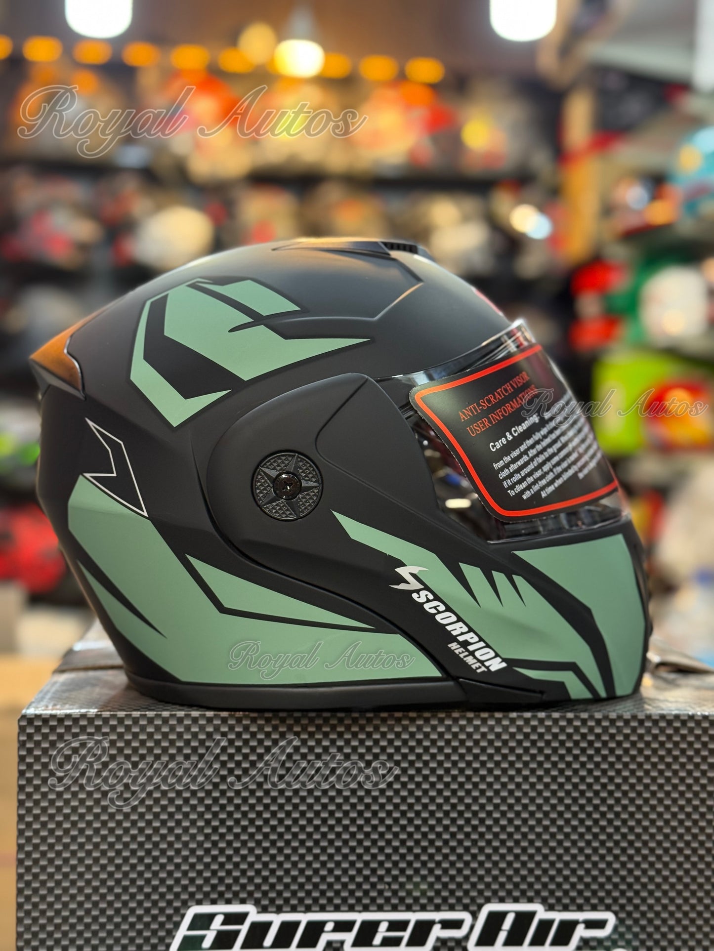 Nice Flip up helmet Duel visor washable Padds nonreflection visor