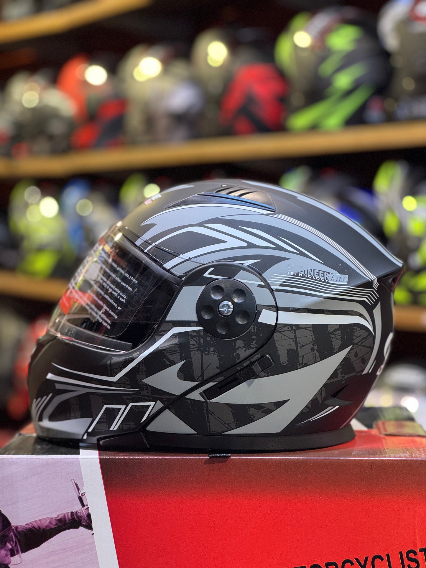 Ozone Flip up Helmet Duel Vios & washable padding unbreakable