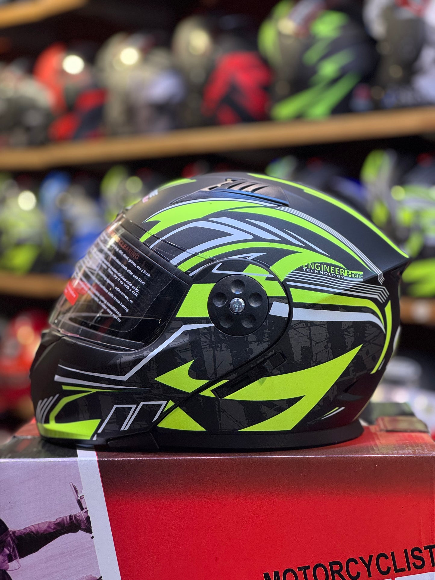 Ozone Flip up Helmet Duel Vios & washable padding unbreakable