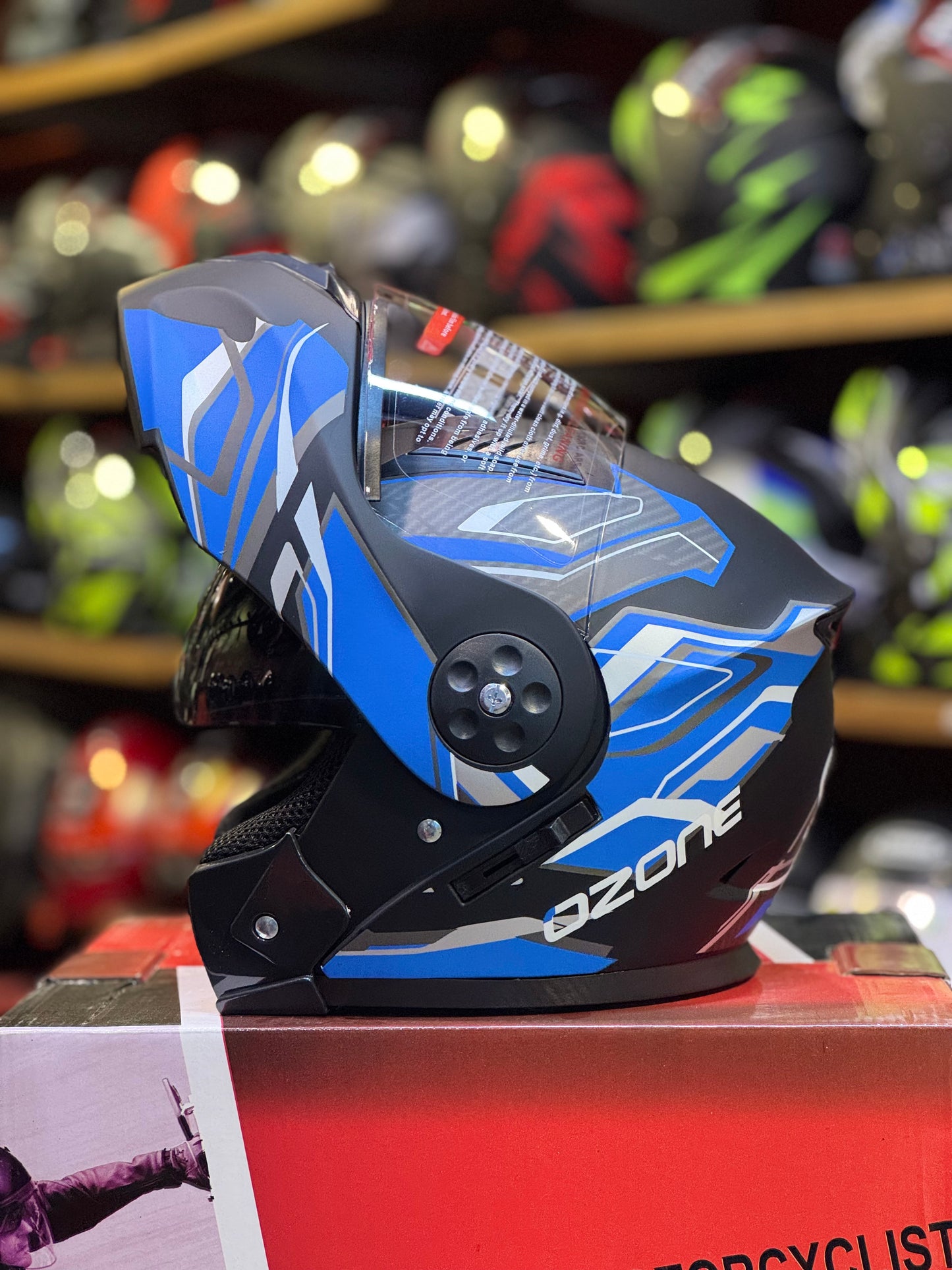Ozone Flip up Helmet Duel Vios & washable padding unbreakable