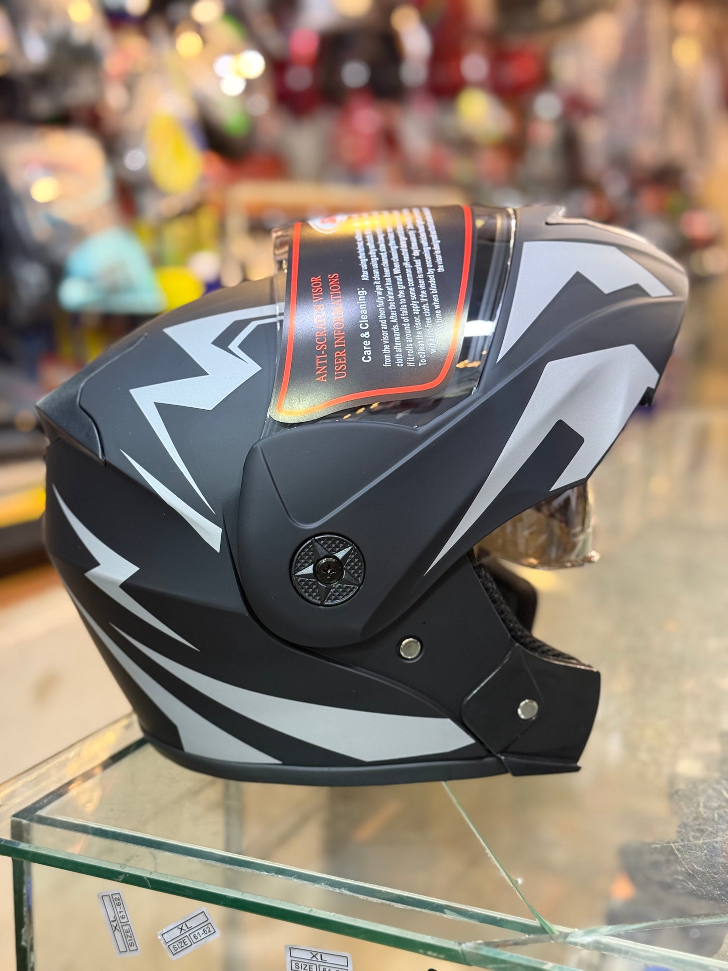 Adora Flip up helmet Duel visor washable Padds nonreflection visor